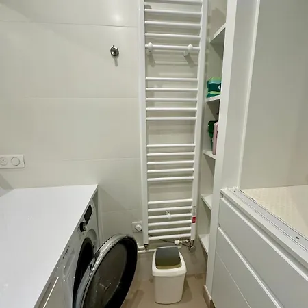 Mobility Lease- Sunny With Large Balcony, Park View At 15 Appartamento