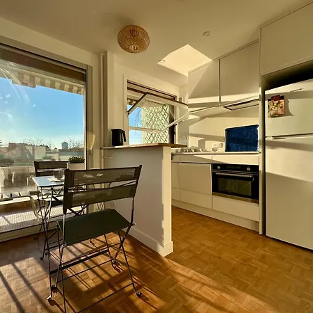 Mobility Lease- Sunny With Large Balcony, Park View At 15 Appartamento *