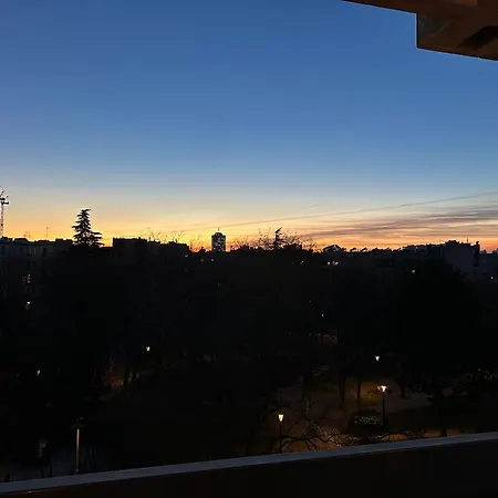 Mobility Lease- Sunny With Large Balcony, Park View At 15 Parigi