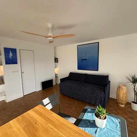 Mobility Lease- Sunny With Large Balcony, Park View At 15 Parigi