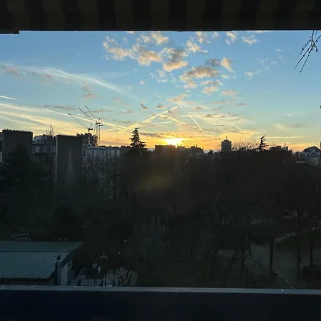 Apartment Mobility Lease- Sunny With Large Balcony, Park View At 15 Paris