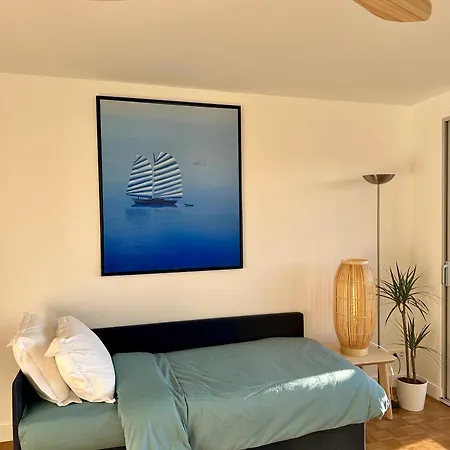 Mobility Lease- Sunny With Large Balcony, Park View At 15 *
