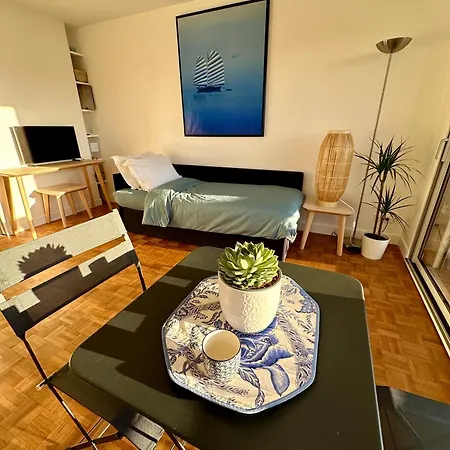Apartment Mobility Lease- Sunny With Large Balcony, Park View At 15 Paris