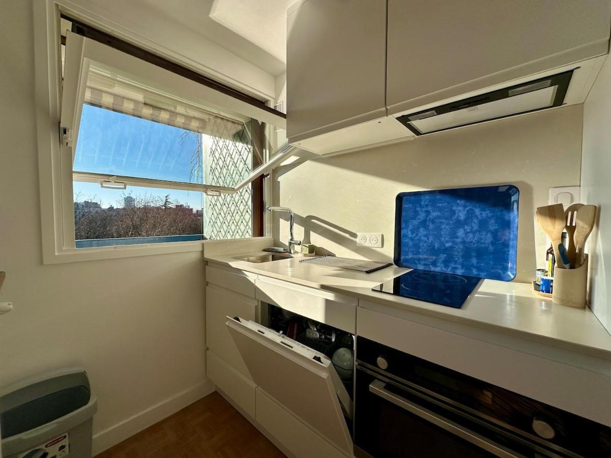 Mobility Lease- Sunny With Large Balcony, Park View At 15 Appartamento