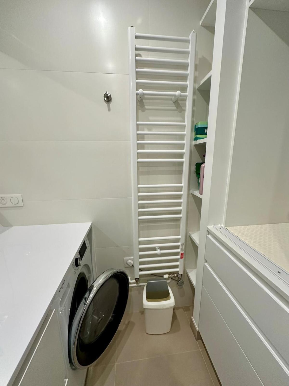 Mobility Lease- Sunny With Large Balcony, Park View At 15 Appartamento