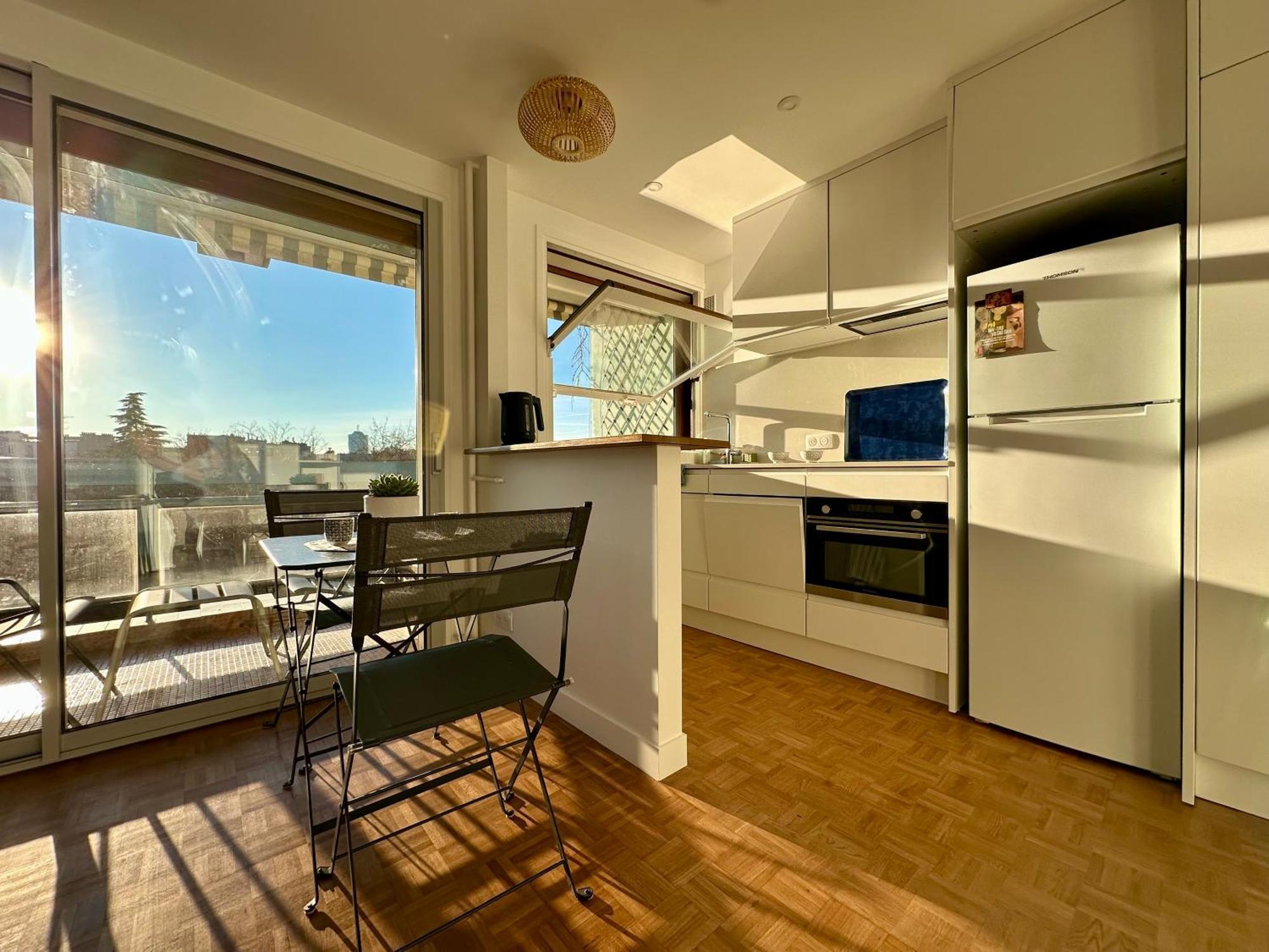 Mobility Lease- Sunny With Large Balcony, Park View At 15 Appartamento *