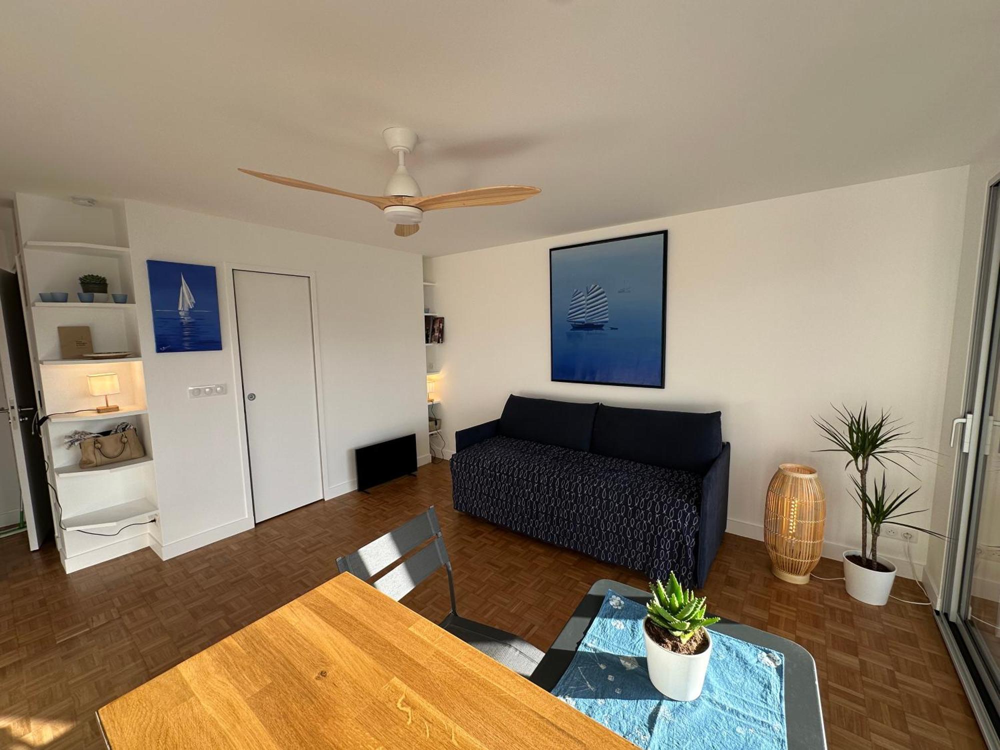 Mobility Lease- Sunny With Large Balcony, Park View At 15 Parigi